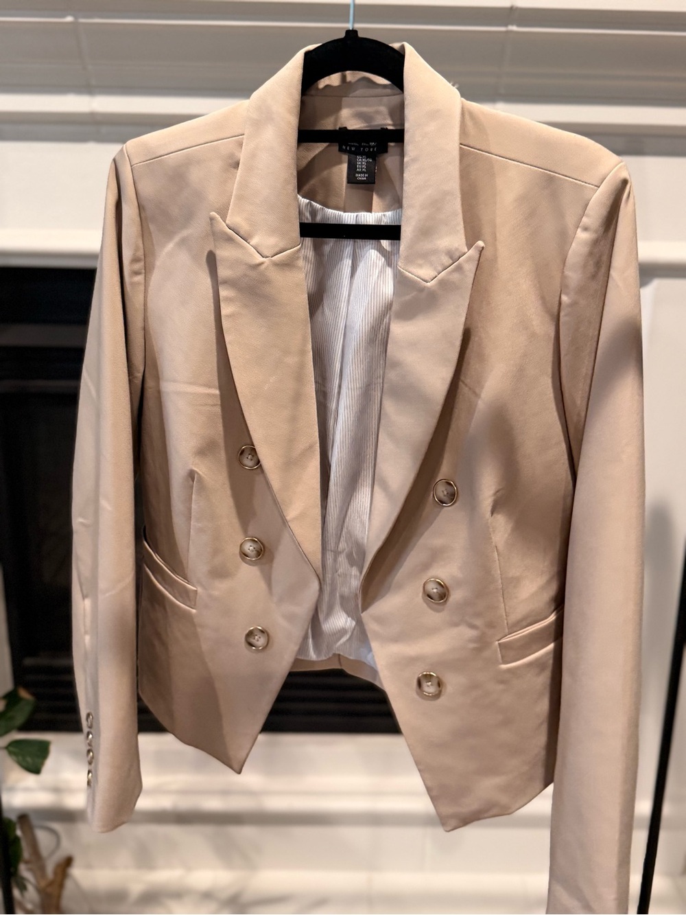 Nicole Miller Beige Double-Breasted Cropped Blazer